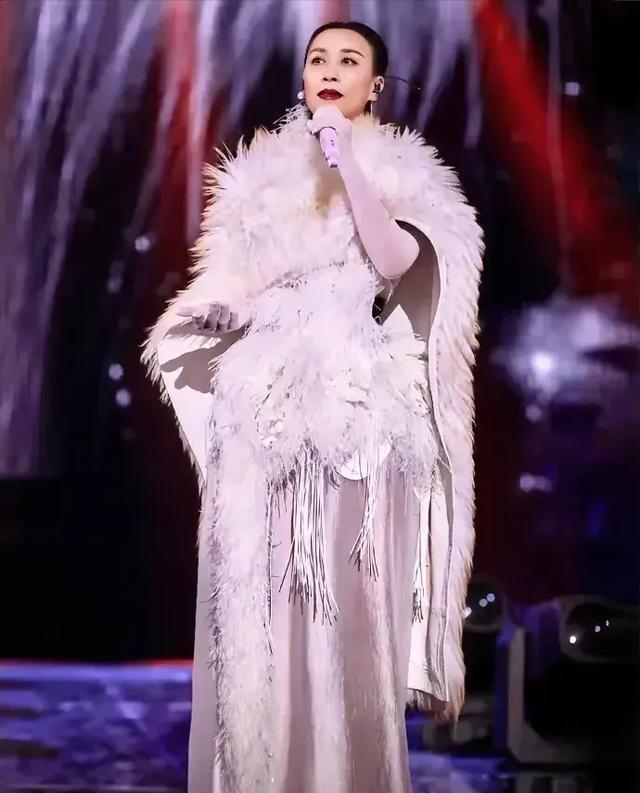 澳门六月璀璨演唱会明星闪耀，图片视频一览澳门6月份演唱会有哪些明星呢啊图片视频大全